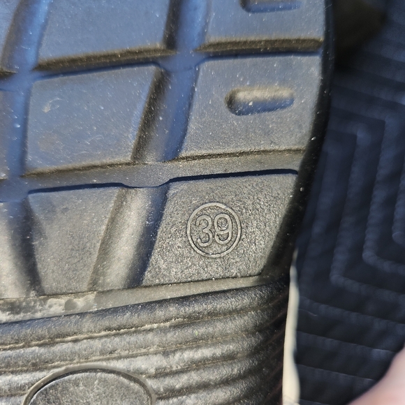 Winter/fall white/beige boots. - Picture 8 of 8